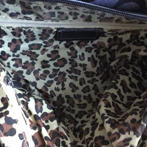 Patterned Guess purse - Picture 6 of 6